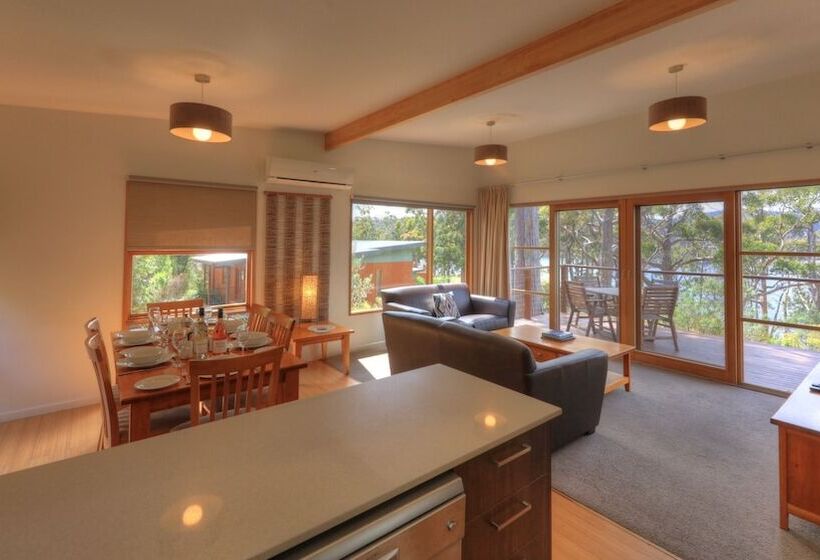 בית מלון כפרי Stewarts Bay Lodge