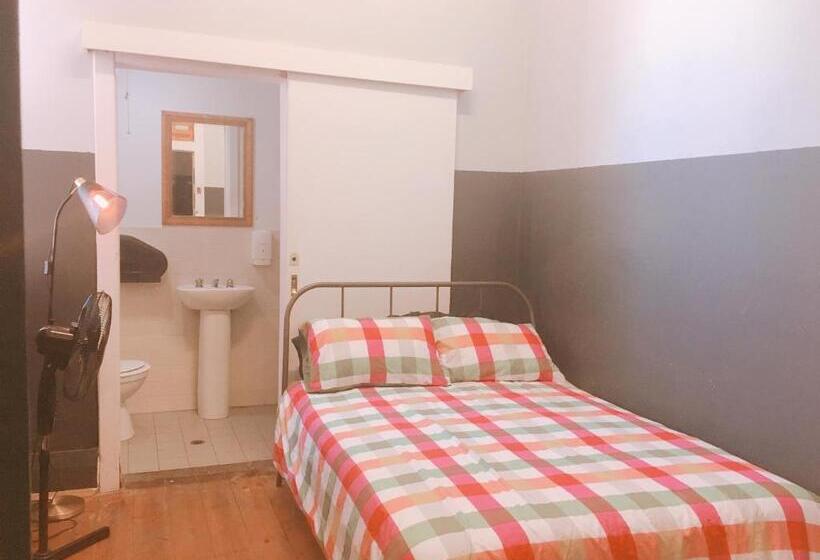 בית מלון כפרי Sundancer Backpackers Hostel