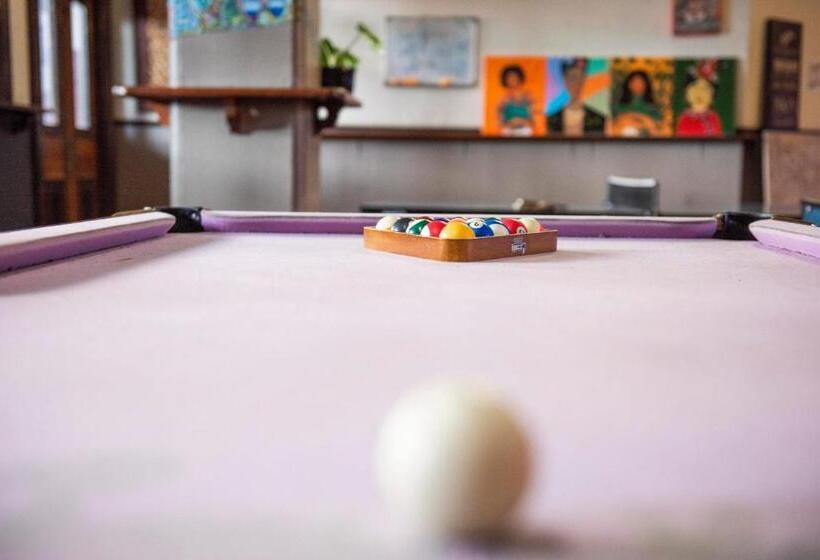 فندق Sundancer Backpackers Hostel