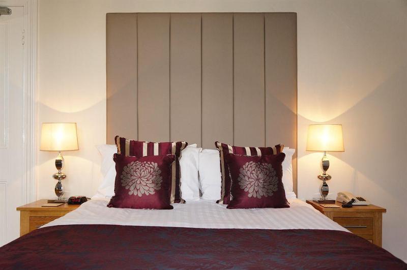 هتل The Lawn Guest House Gatwick