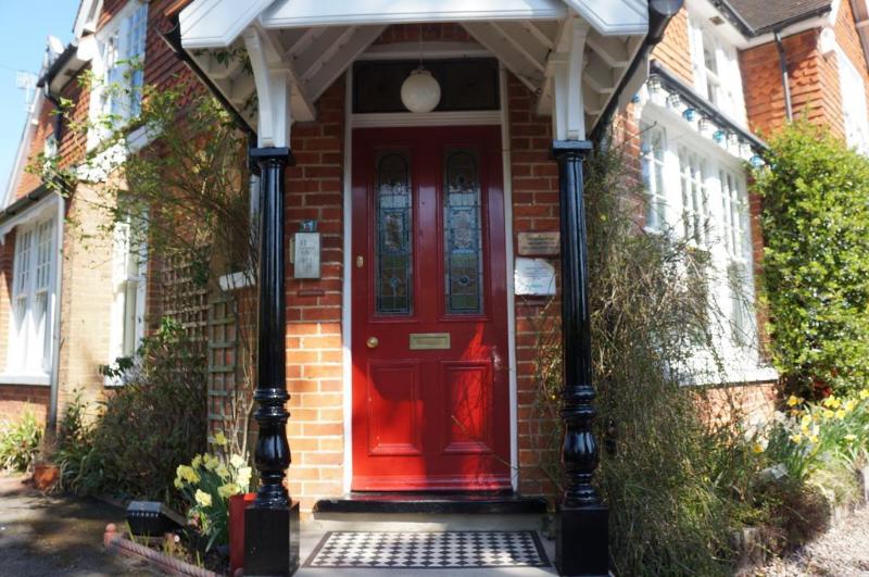 هتل The Lawn Guest House Gatwick