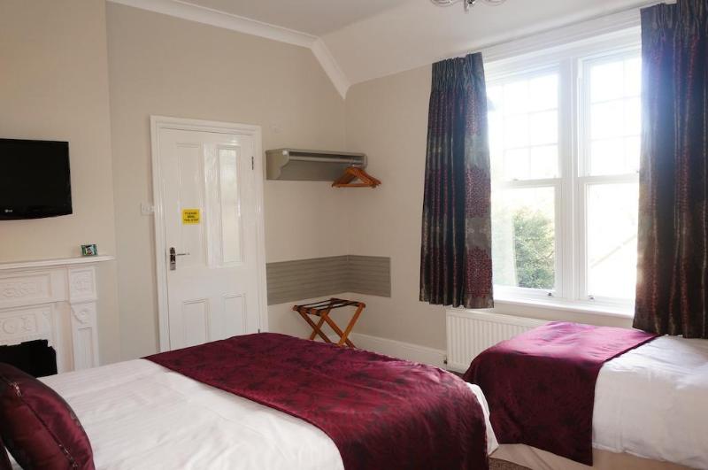 هتل The Lawn Guest House Gatwick