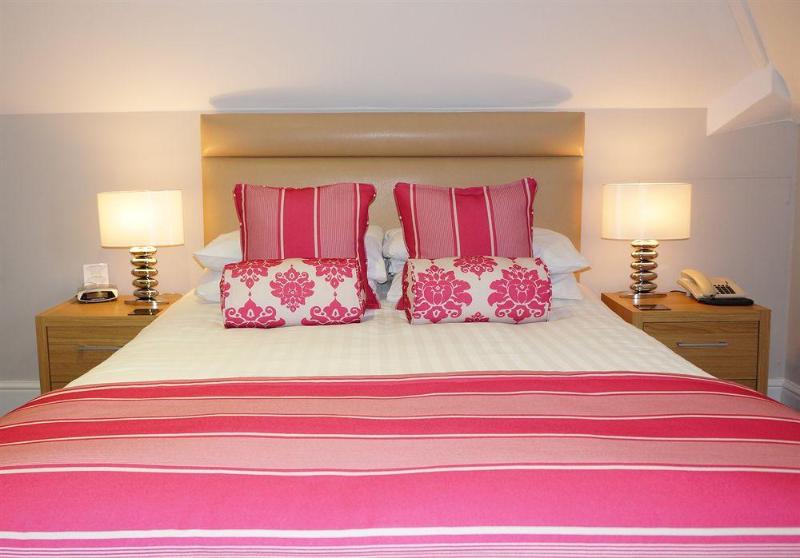 هتل The Lawn Guest House Gatwick