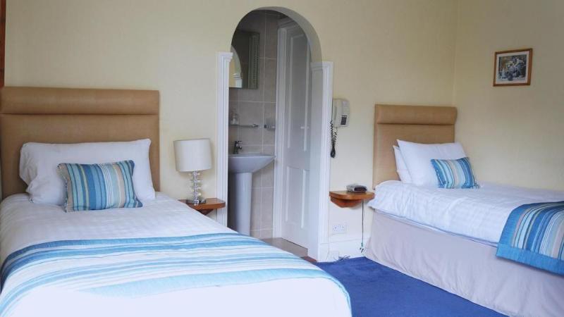 هتل The Lawn Guest House Gatwick