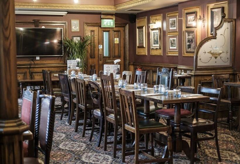 هتل The Mad Hatter