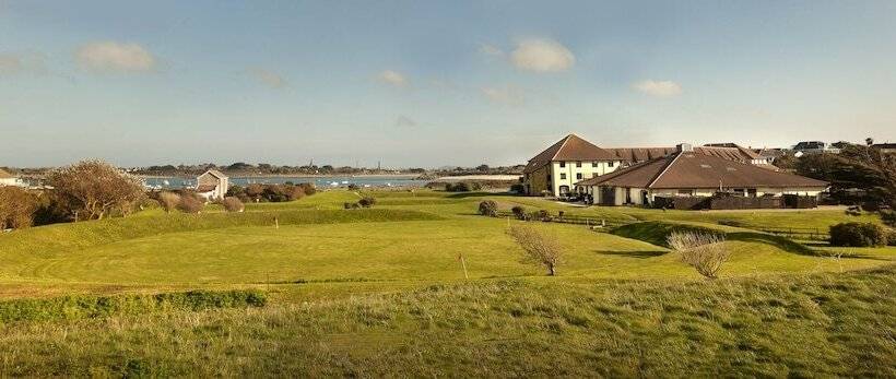 בית מלון כפרי The Peninsula