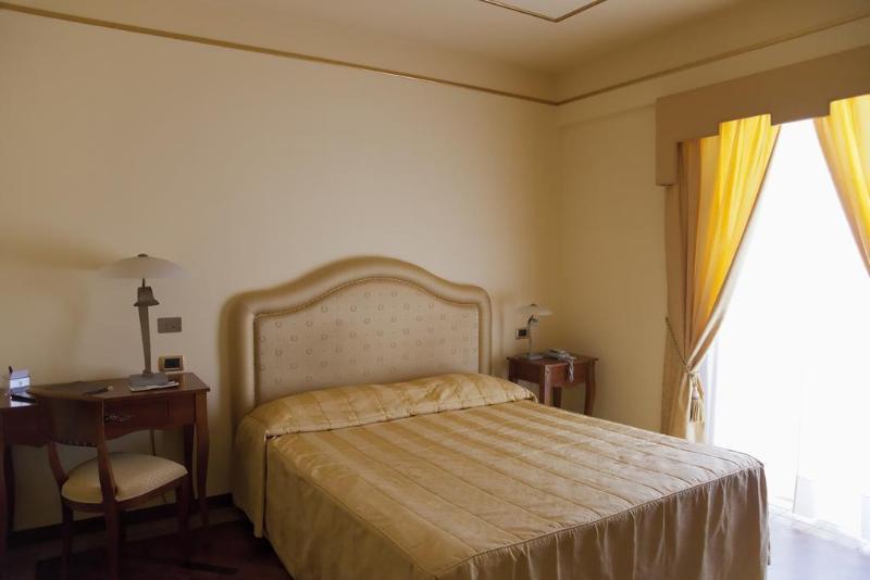 هتل Tritone Lipari