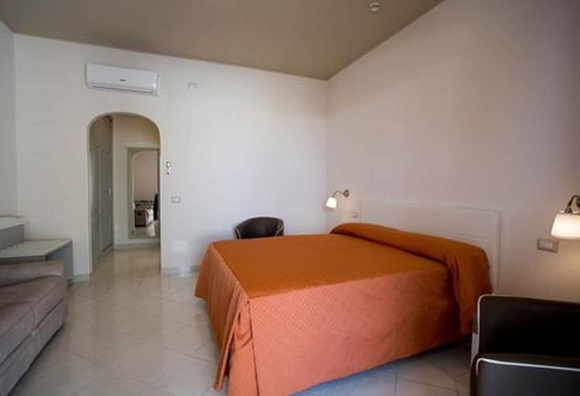 هتل Tritone Lipari