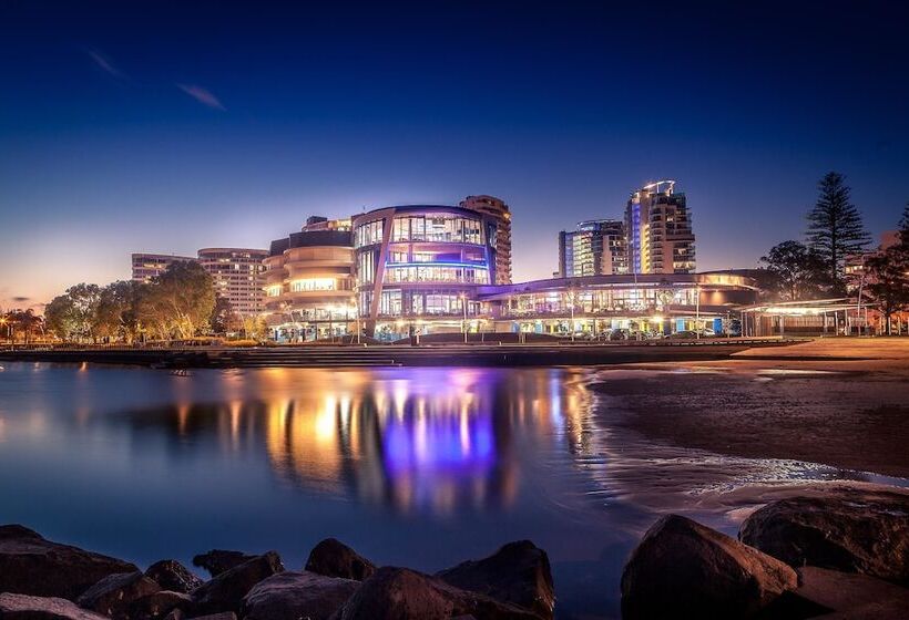 منتجع Mantra Twin Towns