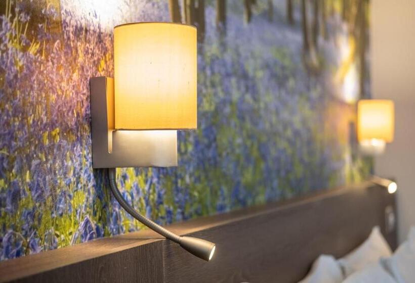 Burleigh Court Hotel And Leisure