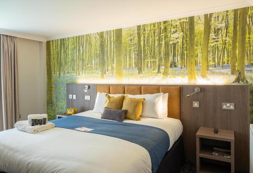 Burleigh Court Hotel And Leisure