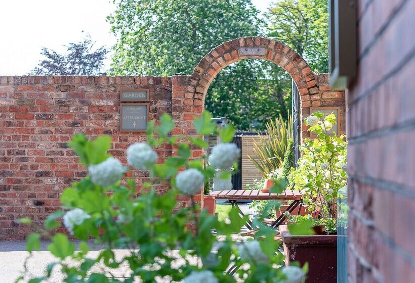 هتل Clementine S Guest House
