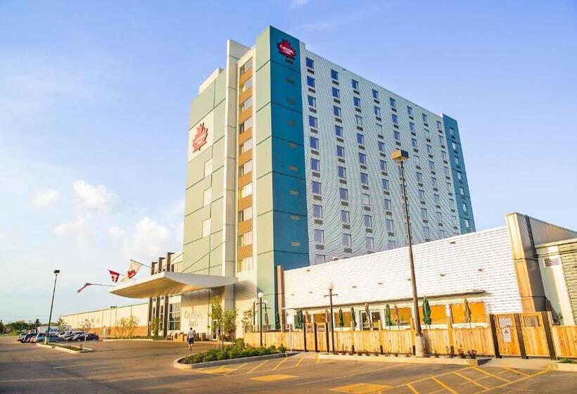 هتل Canad Inns Destination Centre Brandon
