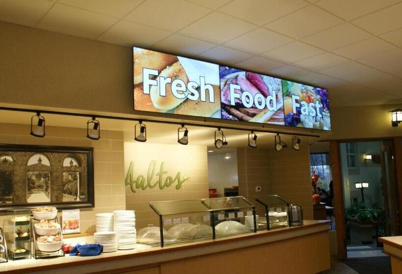 Отель Canad Inns Destination Centre Brandon
