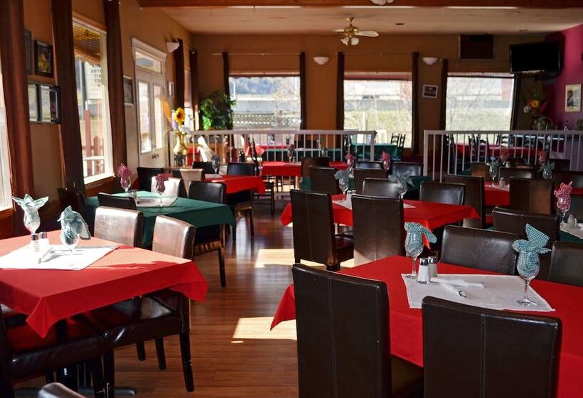 בית מלון כפרי Canadas Best Value Inn & Suites Castlegar