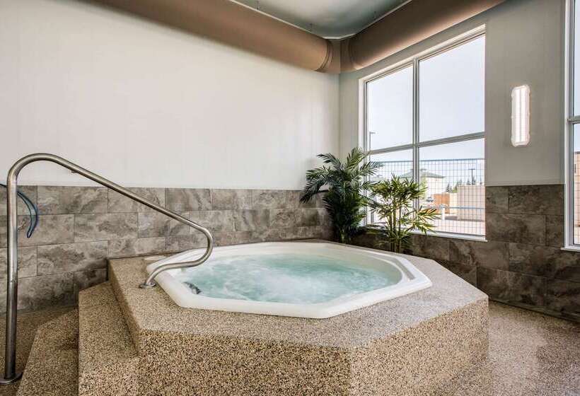 هتل Comfort Inn & Suites