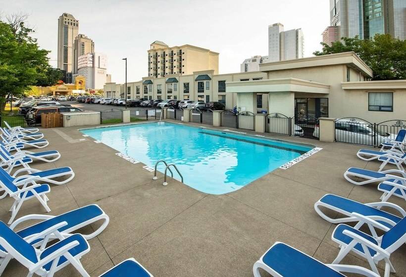هتل Comfort Inn Fallsview