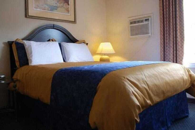 هتل Commons Inn
