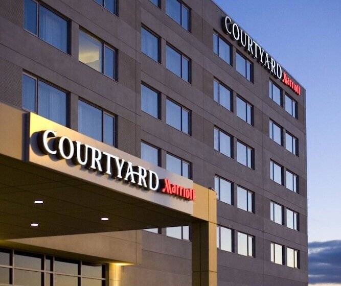 ホテル Courtyard By Marriott Montreal Airport