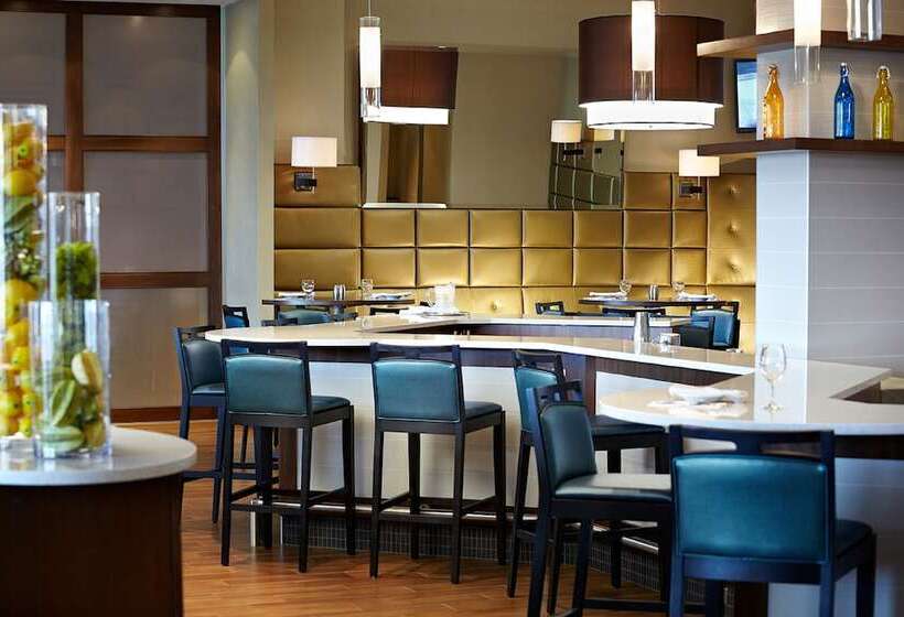 호텔 Courtyard By Marriott Montreal Airport