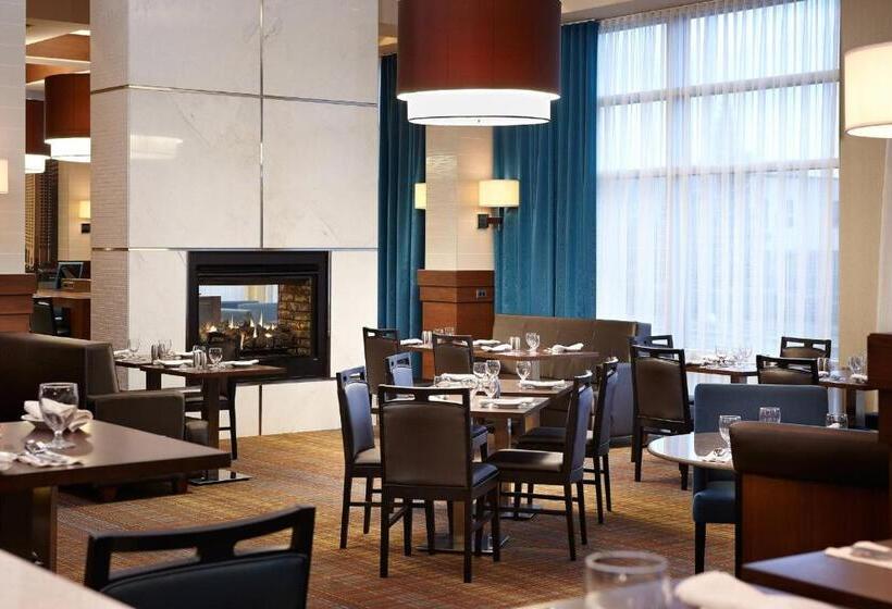 ホテル Courtyard By Marriott Montreal Airport