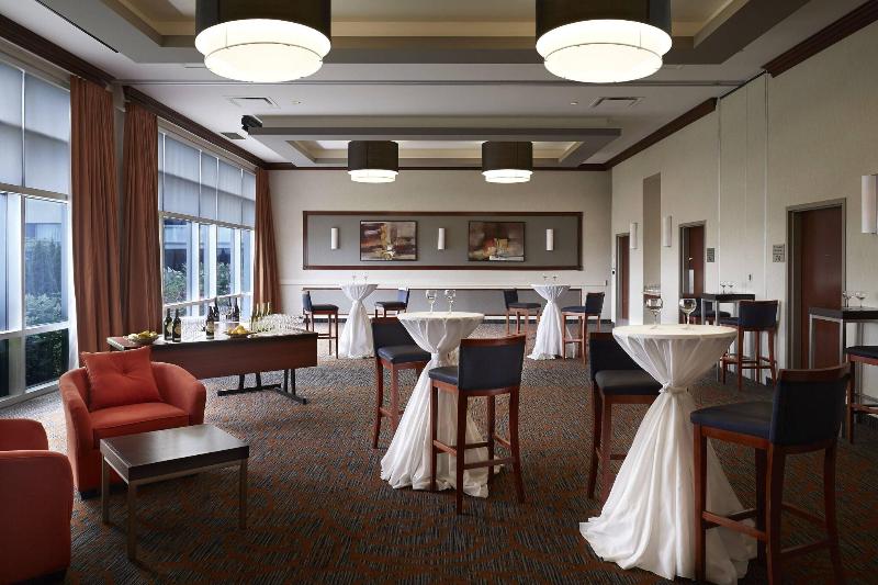 هتل Courtyard By Marriott Montreal Airport