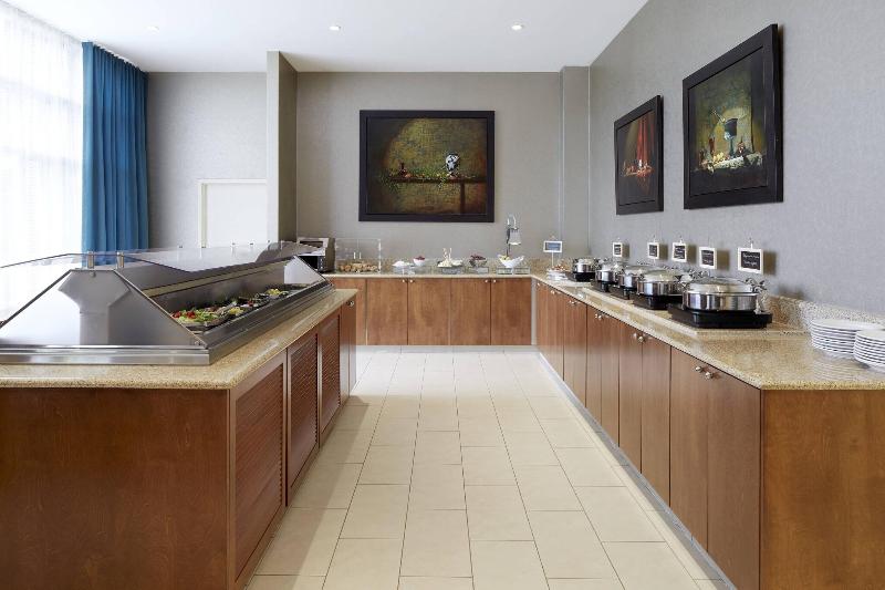 هتل Courtyard By Marriott Montreal Airport