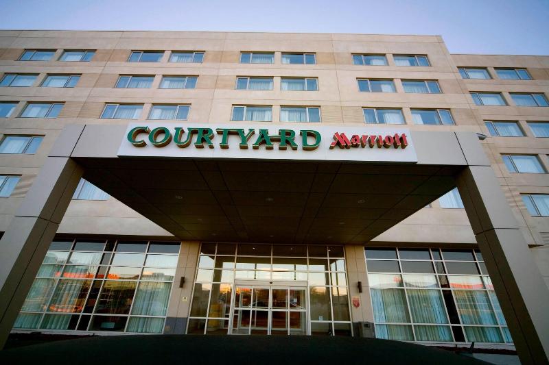 هتل Courtyard By Marriott Montreal Airport
