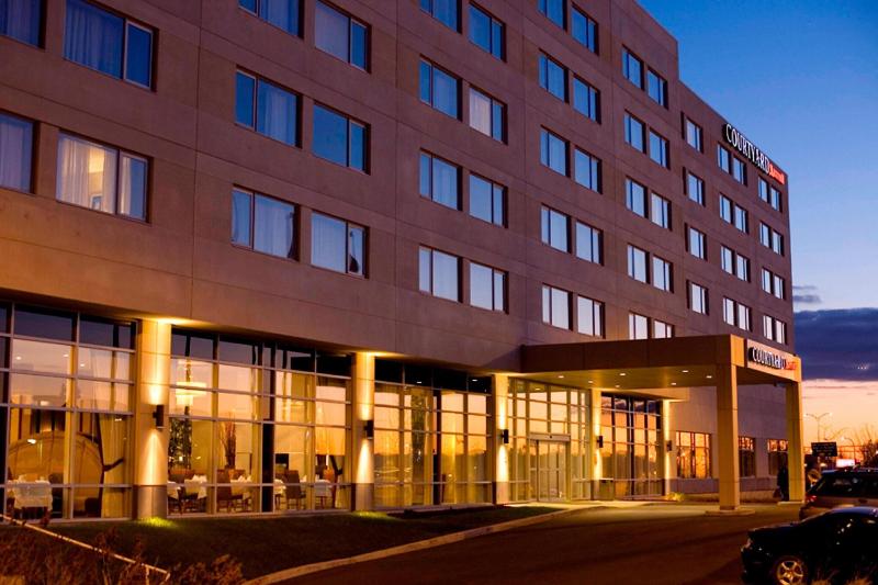 هتل Courtyard By Marriott Montreal Airport