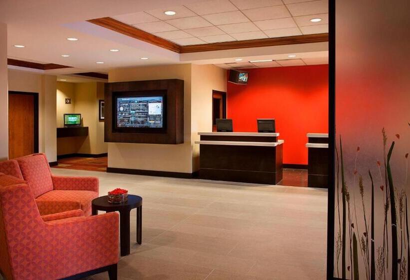 هتل Courtyard By Marriott Toronto Airport