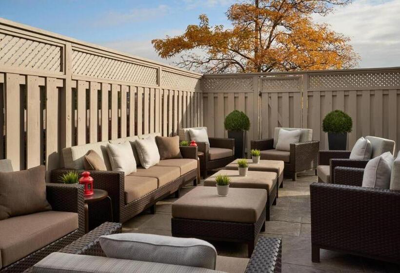 هتل Courtyard By Marriott Toronto Airport
