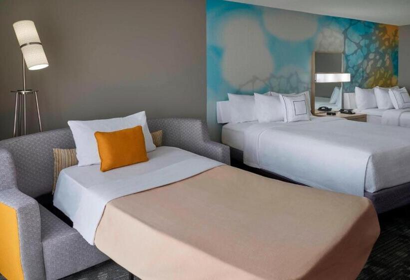 هتل Courtyard By Marriott Toronto Airport
