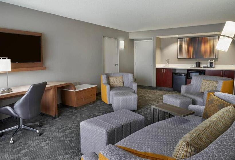 فندق Courtyard By Marriott Toronto Airport