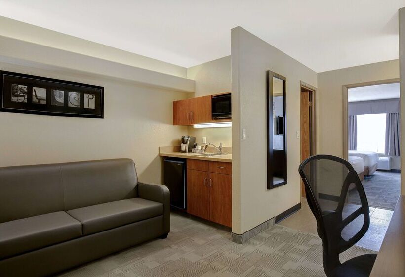 هتل Days Inn By Wyndham Medicine Hat
