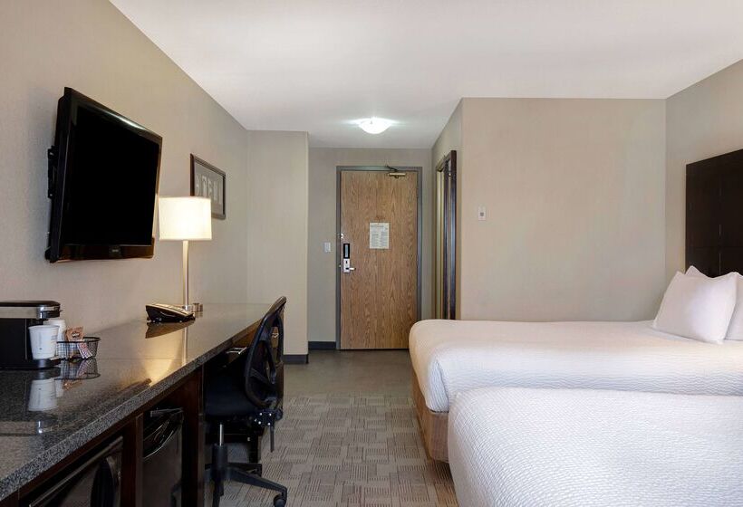 هتل Days Inn By Wyndham Medicine Hat
