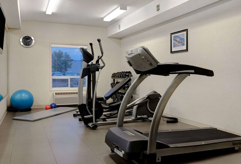 هتل Days Inn By Wyndham Medicine Hat