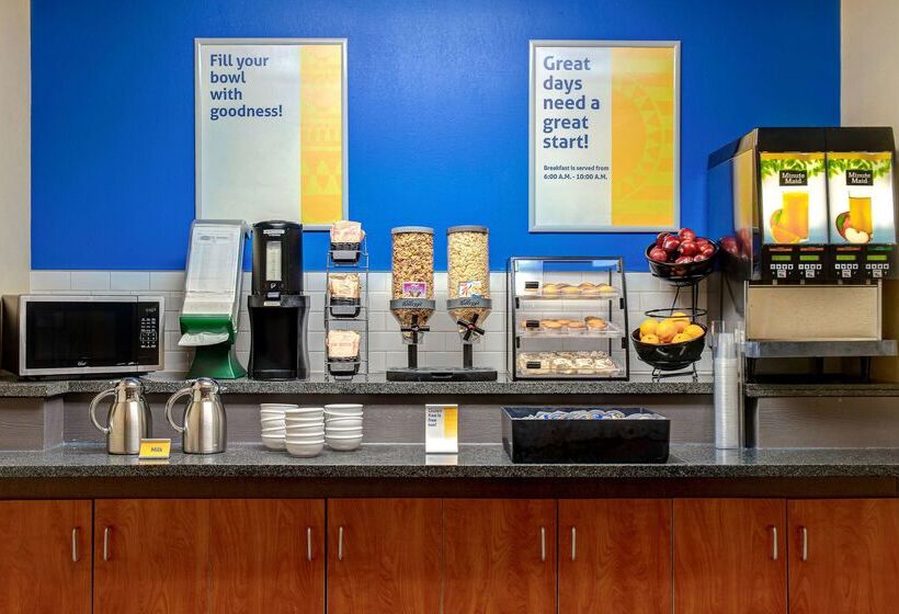 هتل Days Inn By Wyndham Medicine Hat