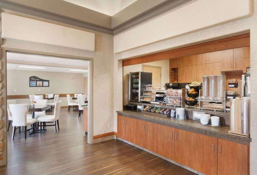 هتل Days Inn By Wyndham Medicine Hat