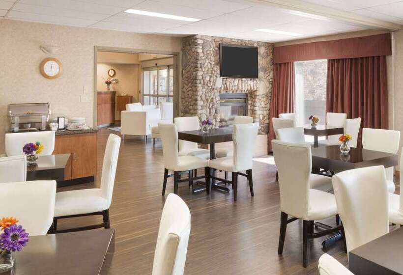 هتل Days Inn By Wyndham Medicine Hat
