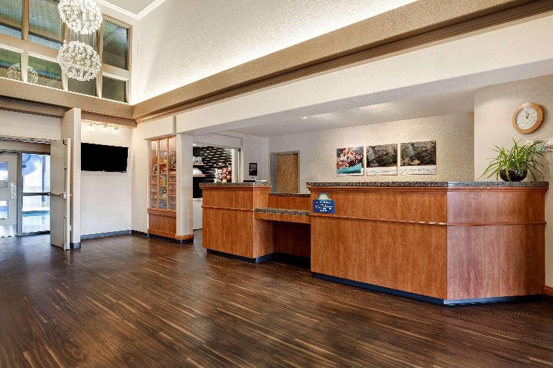 هتل Days Inn By Wyndham Medicine Hat