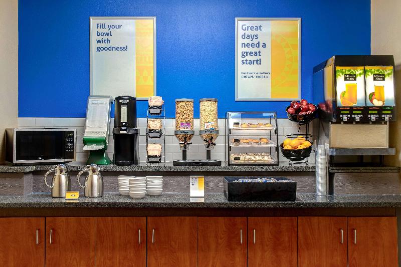 هتل Days Inn By Wyndham Medicine Hat