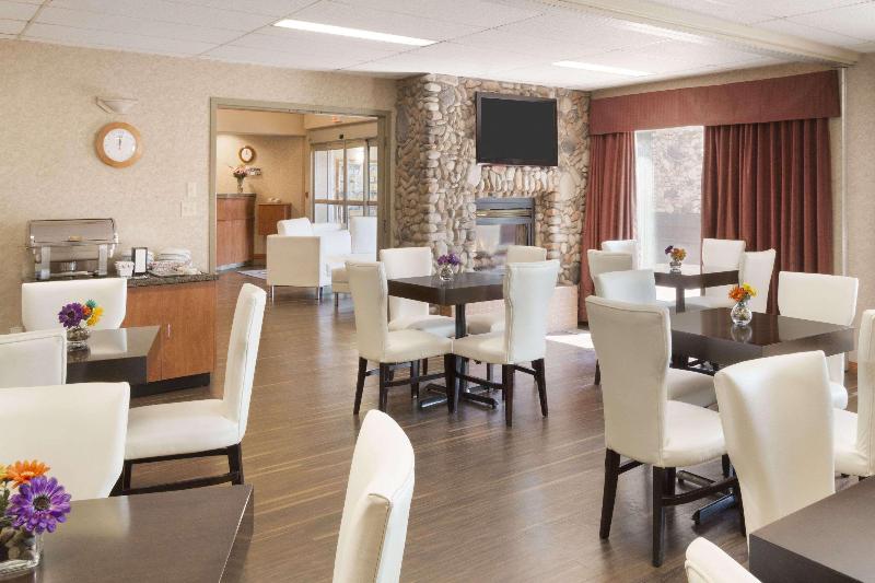 هتل Days Inn By Wyndham Medicine Hat