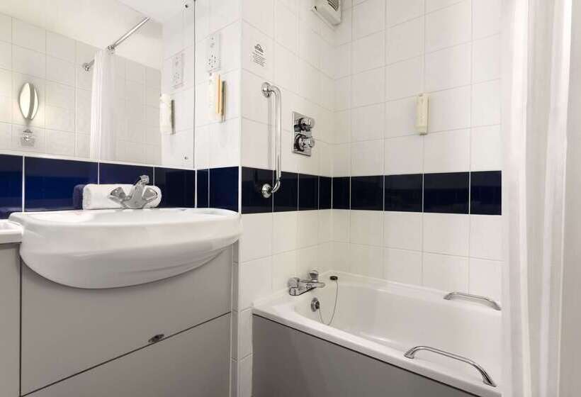 호텔 Days Inn Michaelwood M5