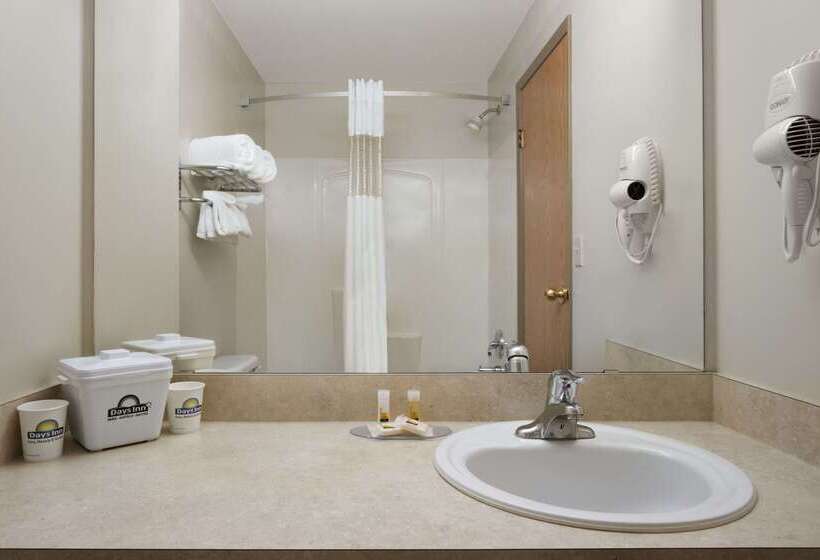 בית מלון כפרי Days Inn By Wyndham Red Deer