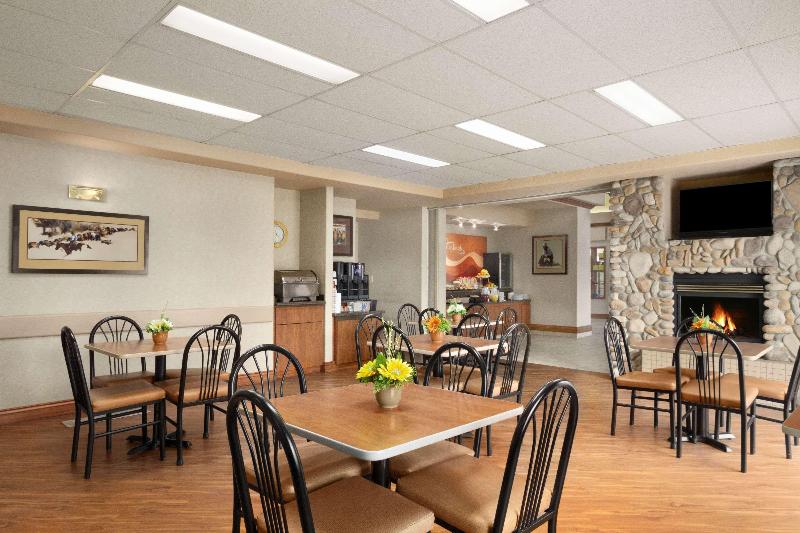 בית מלון כפרי Days Inn By Wyndham Red Deer