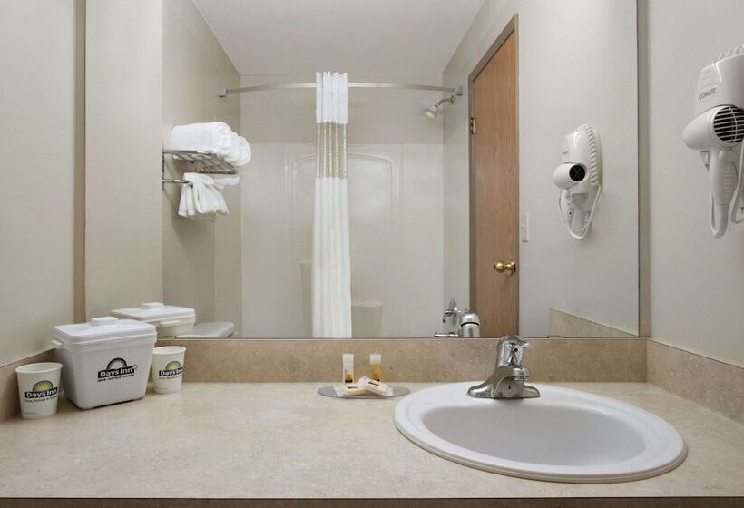 בית מלון כפרי Days Inn By Wyndham Red Deer