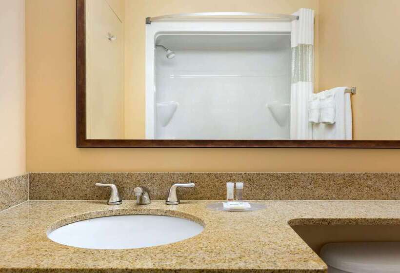 هتل Days Inn By Wyndham Oromocto Conference Centre