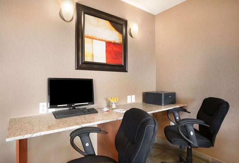 酒店 Days Inn & Suites By Wyndham Cochrane