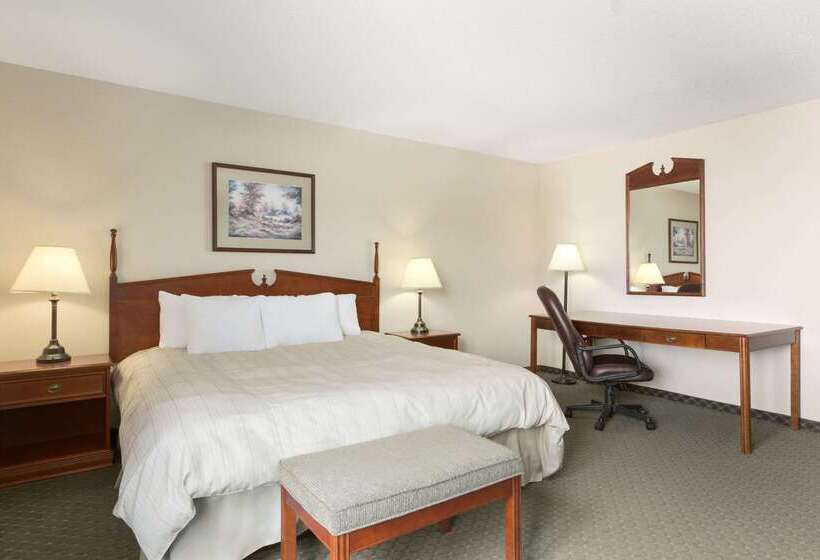 فندق Days Inn & Suites By Wyndham Winkler