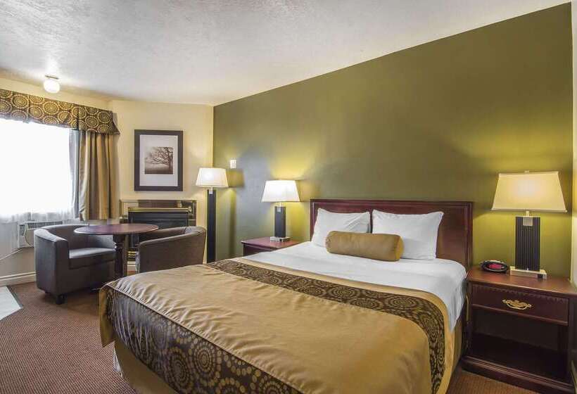 בית מלון כפרי Econo Lodge Inn & Suites High Level